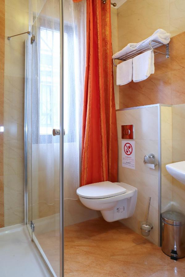 Iris Hotel 布克维 外观 照片